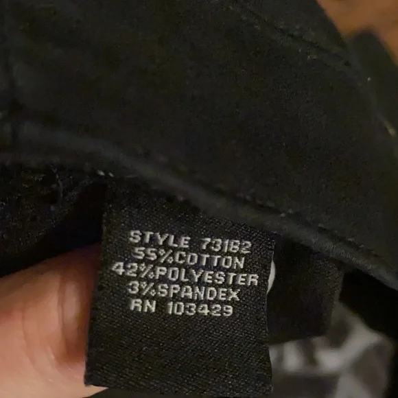 intro. Black Capri pants cropped short black stretch jeans comfort waist size 6‌ - Picture 5 of 10